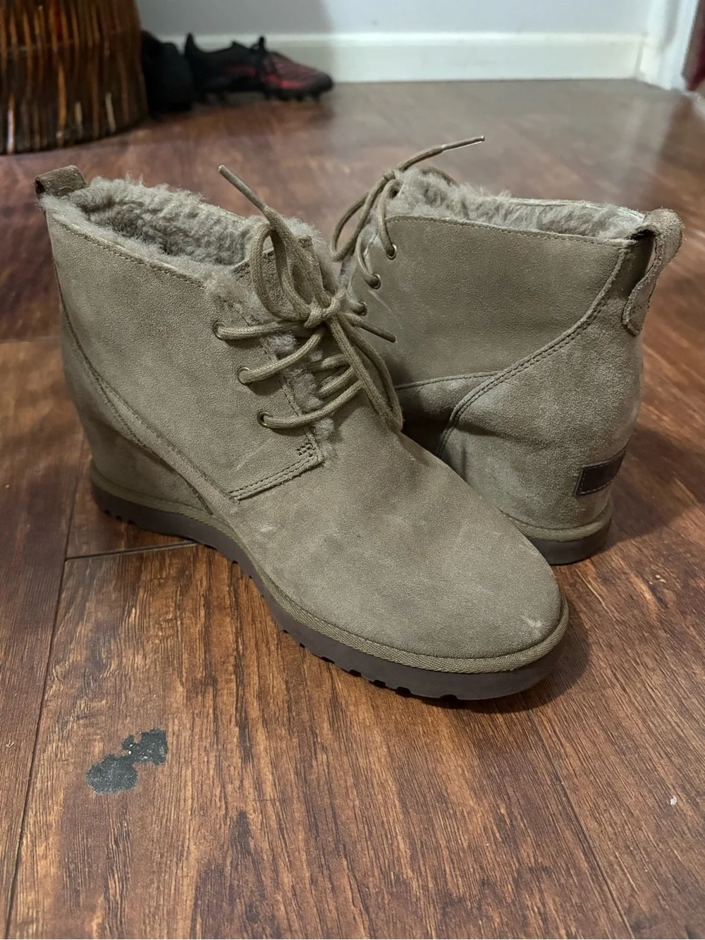 UGG classic Femme Lace-Up Wedge Booties